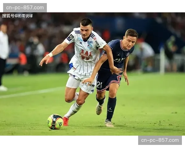 特写:斯特拉斯堡老将加梅罗替补登场,迎来个人法甲第400次出场 特写:斯特拉斯堡老将加梅罗替补登场,迎来个人法甲第400次出场