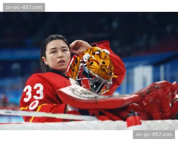 PWHL首位华裔球员李霞接受采访，谈亚洲女子冰球发展