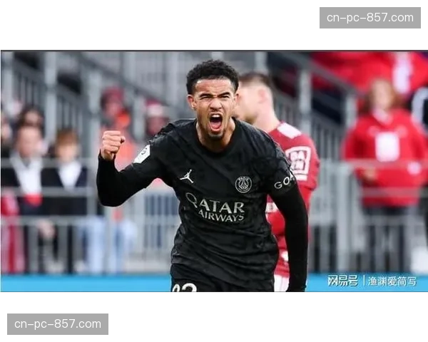实时：巴黎圣日耳曼新星扎伊尔-埃梅里世界波破门，打入赛季首球